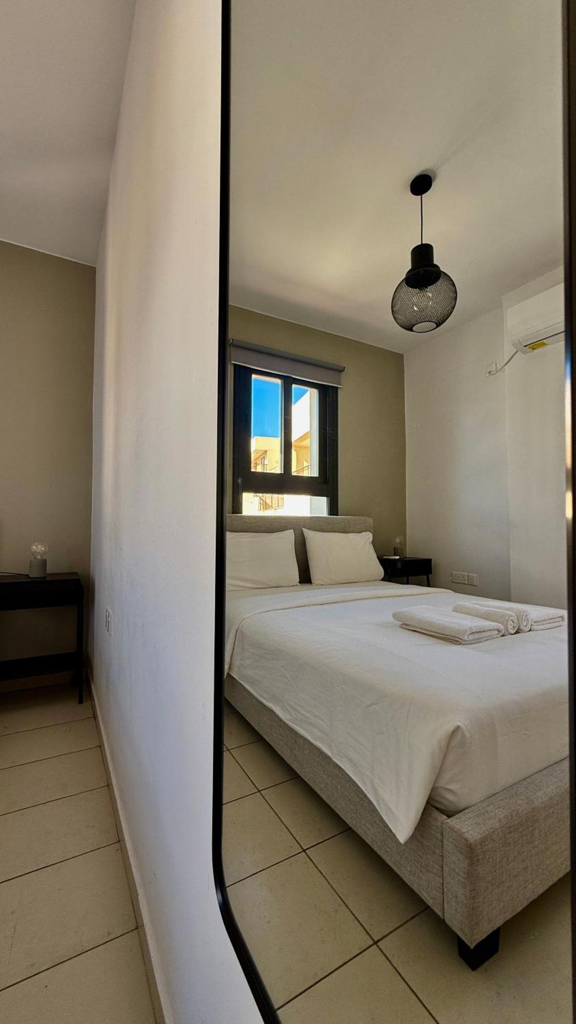Sea La Vie #1 - Luxury Seaview Apartment Paphos Exteriör bild